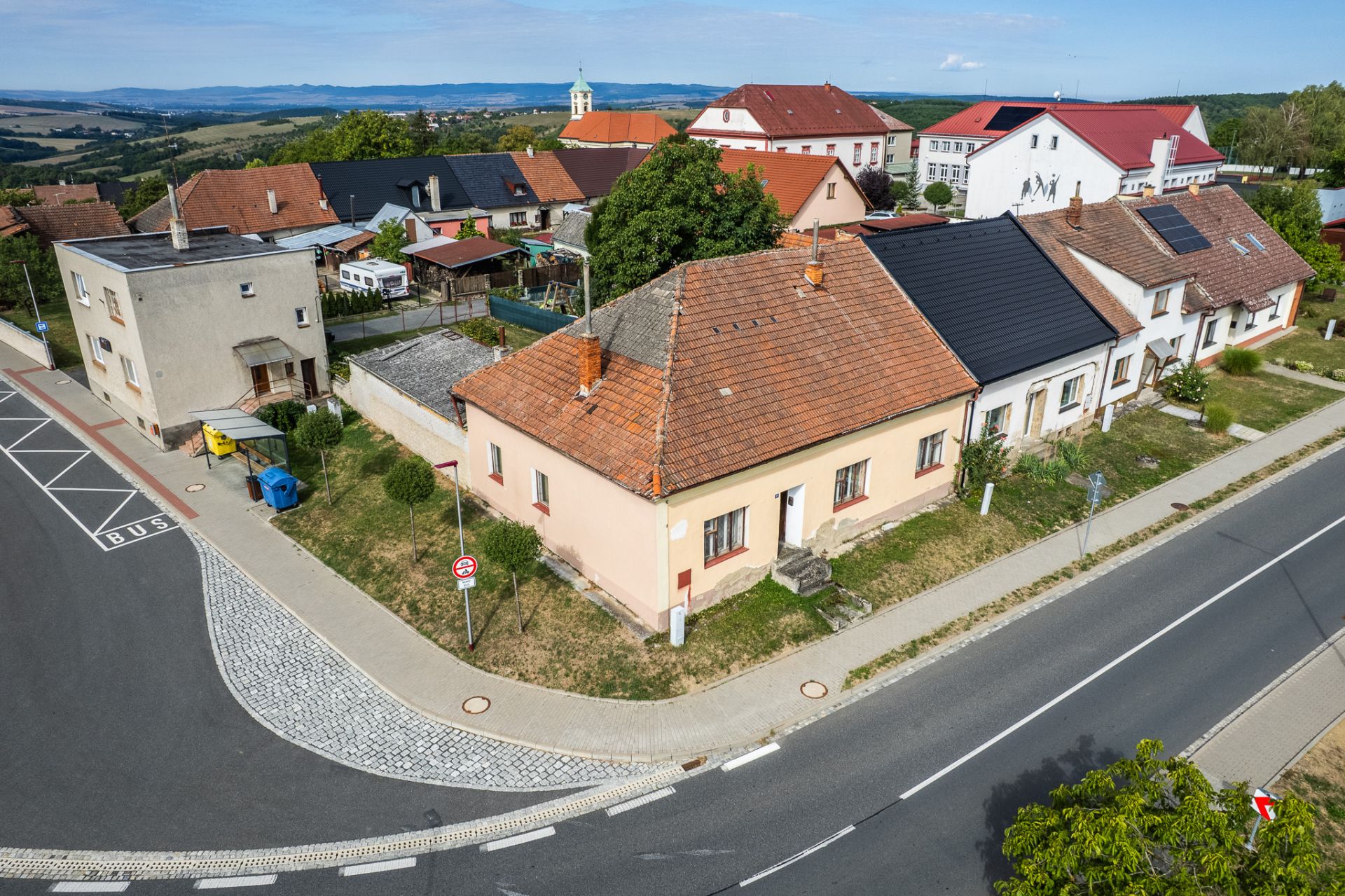 Prodej domu k rekonstrukci - Velký Ořechov